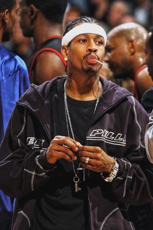 传记作者：亚马尔早期对莱万很不满，后来明白对方是想帮自己（传记作者：亚马尔曾对莱万不满，后知其为善意相助）