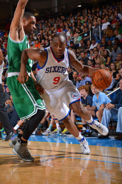 前锋连续助攻带动全队节奏（前锋连助攻激活全队节奏）