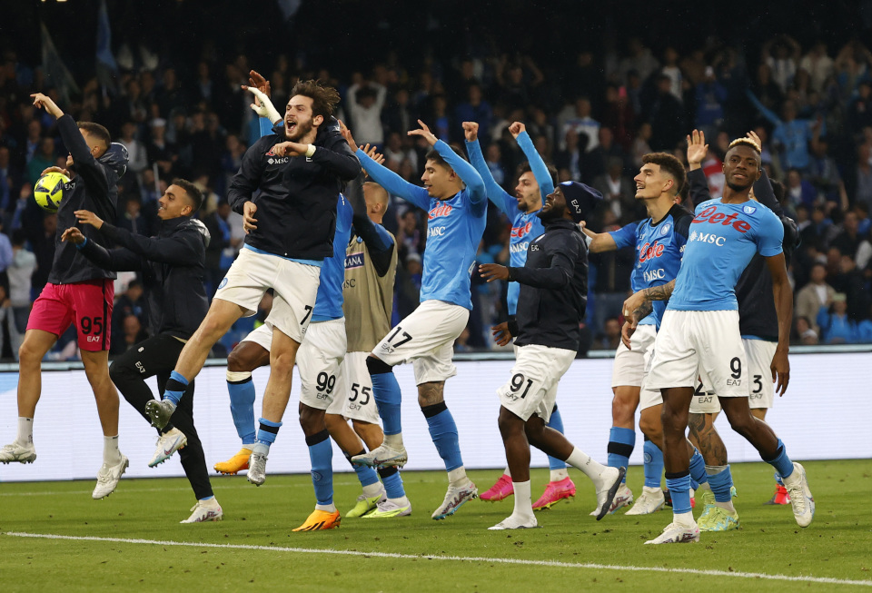 获黄金球拍仅10天，28岁樊振东再迎喜讯，努力多年成父亲最大骄傲（夺得黄金球拍仅十天，28岁樊振东再传喜讯，多年拼搏成父亲最大的骄傲）