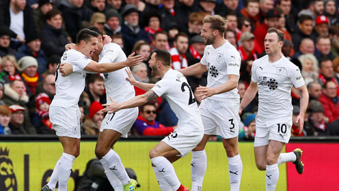 懂球帝12周年120大瞬间1／4决赛：德拜梅磊包揽，谁将杀出半区？（懂球帝12周年120大瞬间八强战：德拜梅磊悉数入围，谁能突围半区？）