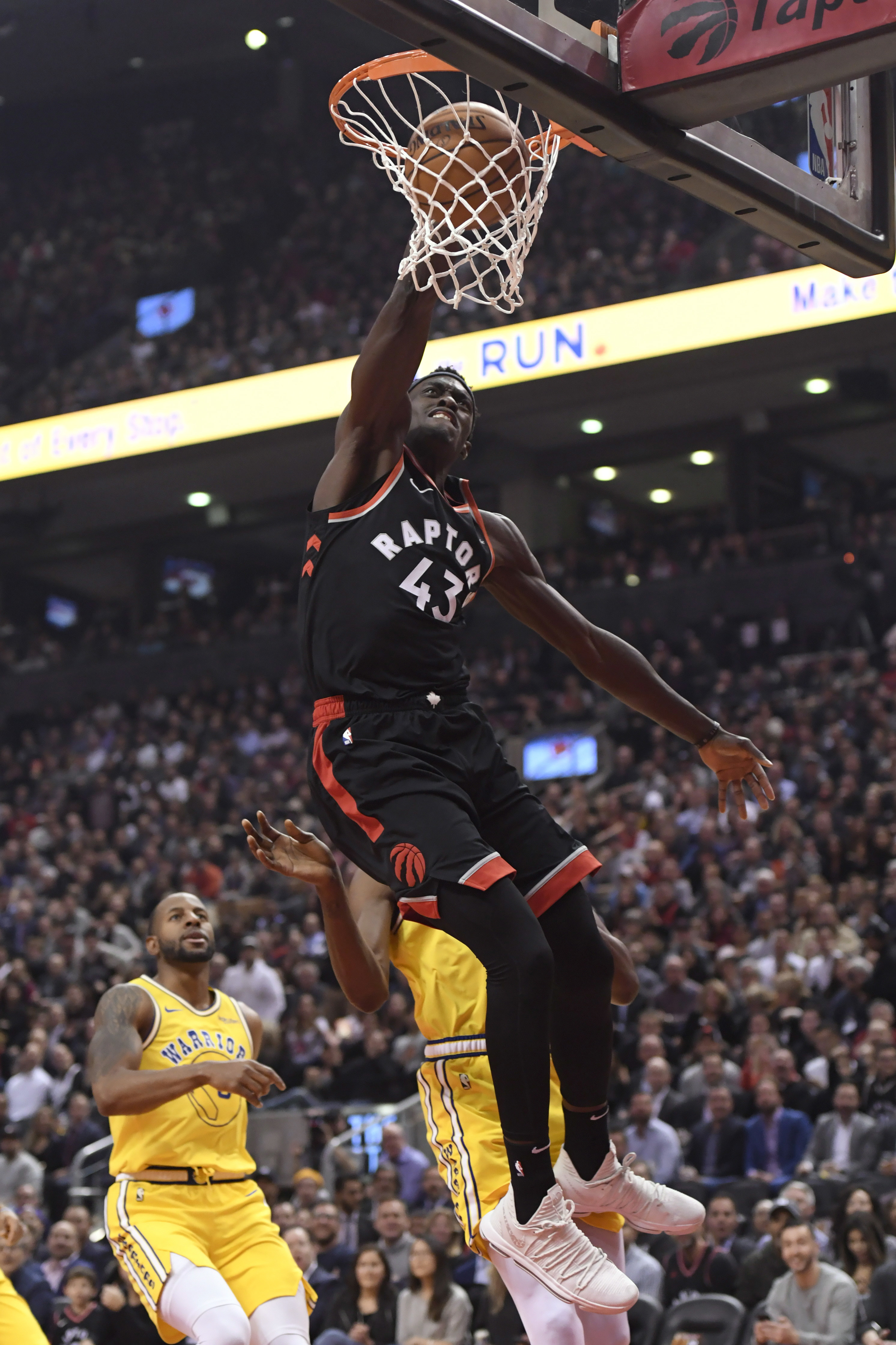 🌟NBA杯四强对阵全部出炉：魔术vs尼克斯，雷霆vs马刺（NBA季中锦标赛四强揭晓：魔术迎战尼克斯，雷霆硬碰马刺）