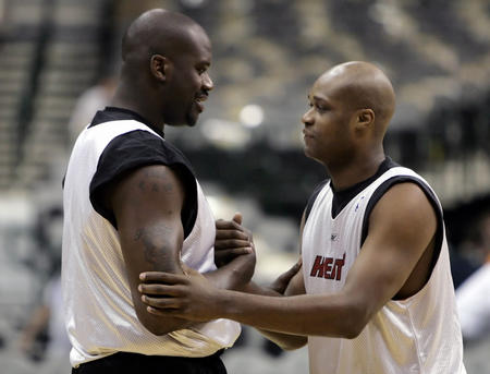 24名落差太扎心，郑钦文明年能重返前十吗？（排名跌至24位太揪心，郑钦文明年还能重回前十吗？）