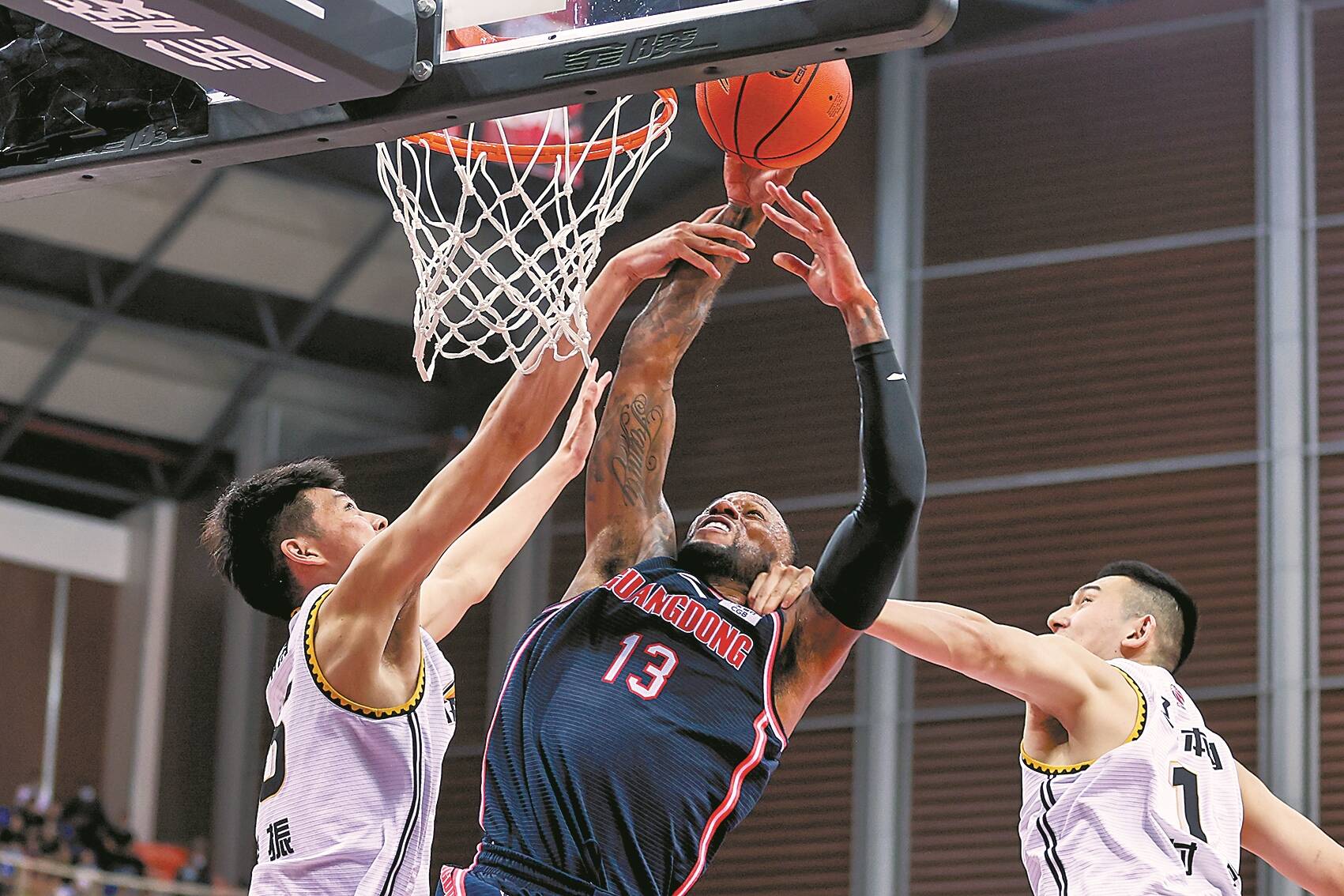 英超焦点战：利物浦主场迎战热刺,（英超重磅对决：利物浦坐镇安菲尔德迎战热刺）