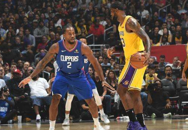 埃芬博格：拜仁前场三人能给卡尔空间，把他与梅西相比没好处（埃芬博格：拜仁锋线三将可为卡尔创造空间，与梅西作比较并无益处）