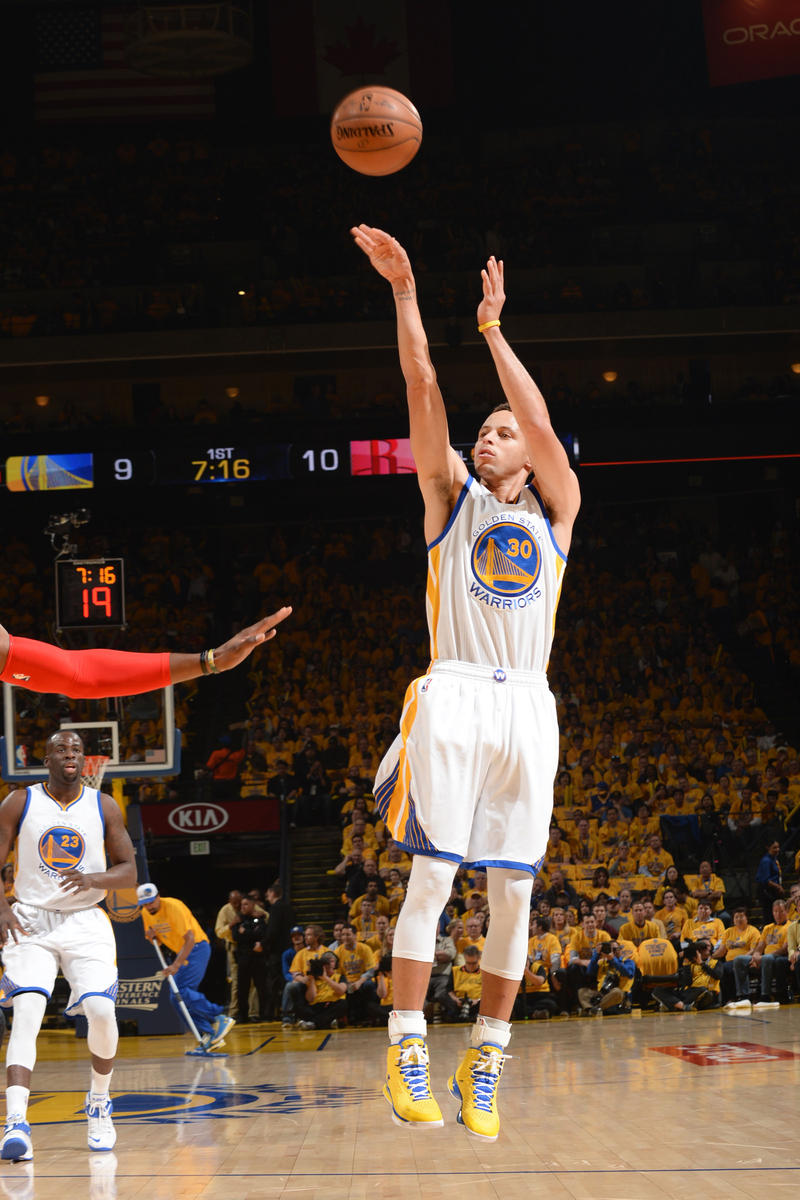 NBA战报：格莱姆斯22分，76人116-101轻取雄鹿（76人116-101力克雄鹿，格莱姆斯贡献22分）