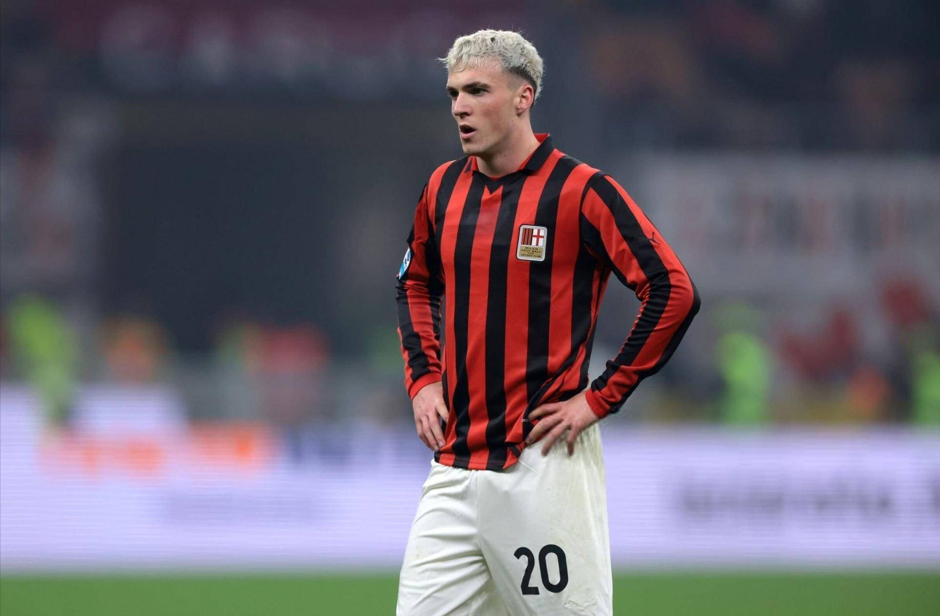 TA：皇马寻求引进后卫和中场；他们愿听取对罗德里戈的报价（TA：皇马计划补强后防与中场，愿听取罗德里戈的转会报价）