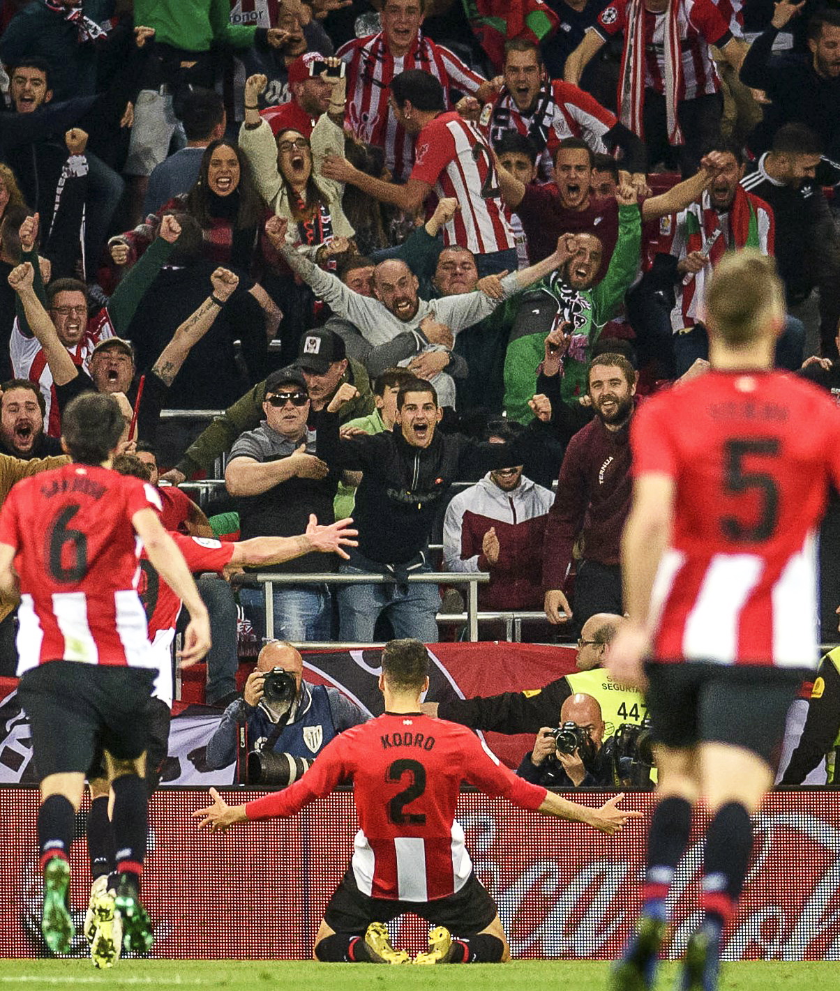 太全面了！杰伦·约翰逊过去5战场均接近30+14+11（全能爆发！杰伦·约翰逊近5场场均逼近30分14板11助）