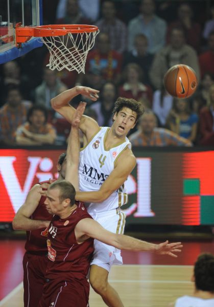 媒体人：中国女足有必要请洋帅吗，面上是孙雯管，实际是谁？（媒体人：女足是否该引进外籍主帅？表面由孙雯主抓，背后实际拍板者是谁？）