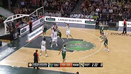 每体：博阿滕昨天再次造访巴萨，并且观看了青年队的比赛（每体：博阿滕昨日再访巴萨，现场观看青年队比赛）