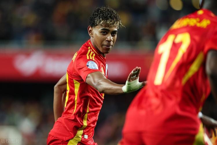 科莫利：聘请斯帕莱蒂在三天内完成；续约选项为期一年（科莫利称三天内敲定斯帕莱蒂签约，合同含一年续约条款）