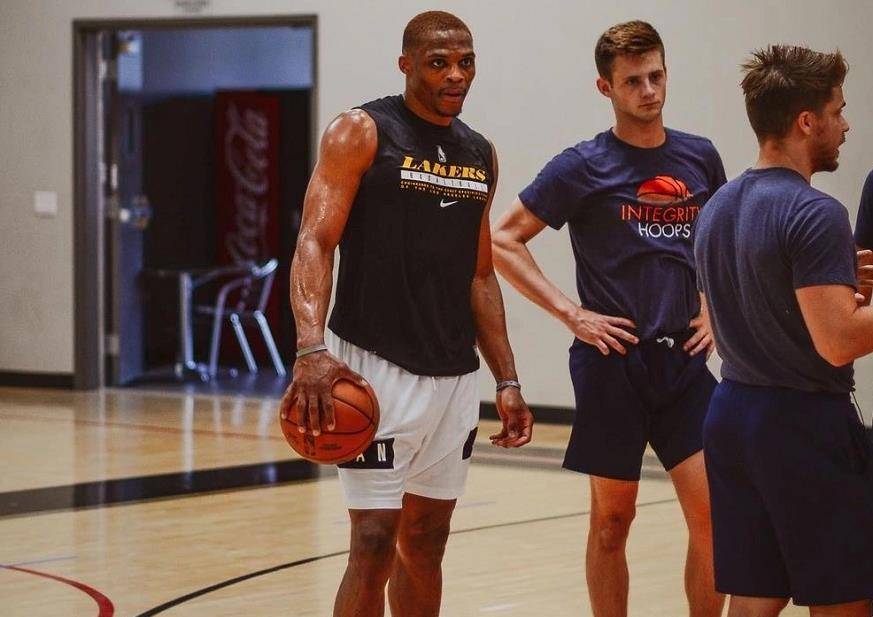 意足协主席：为世界杯附加赛推迟或暂停意甲并非可行选项（意大利足协主席：为世界杯附加赛推迟或中止意甲不现实）