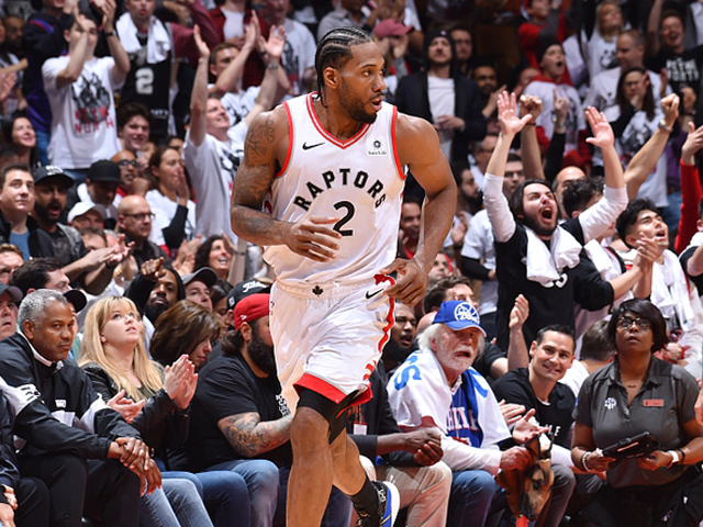 足球世界杯吉祥物亮相，造型引网友热评（世界杯吉祥物发布，外观引发网友热议）